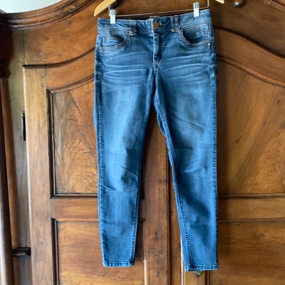 Democracy Denim - Democracy "ab technology" stretchy skinny jeans